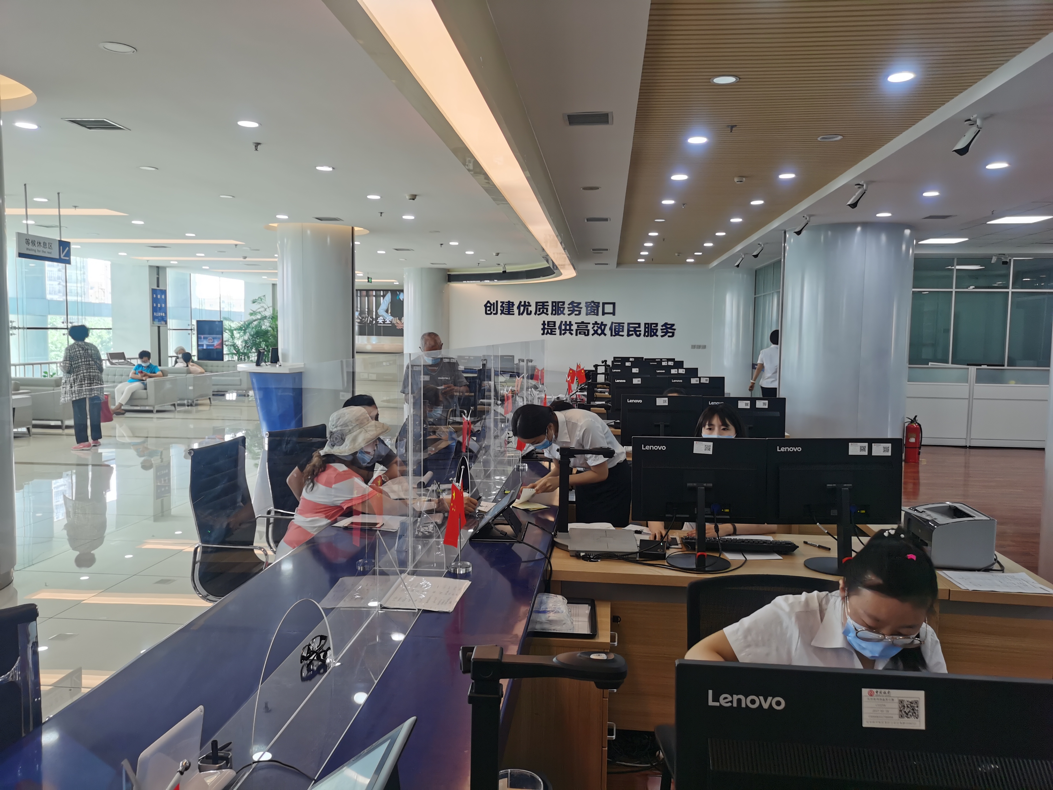 醫(yī)保業(yè)務辦理現(xiàn)場 醫(yī)保業(yè)務辦理現(xiàn)場